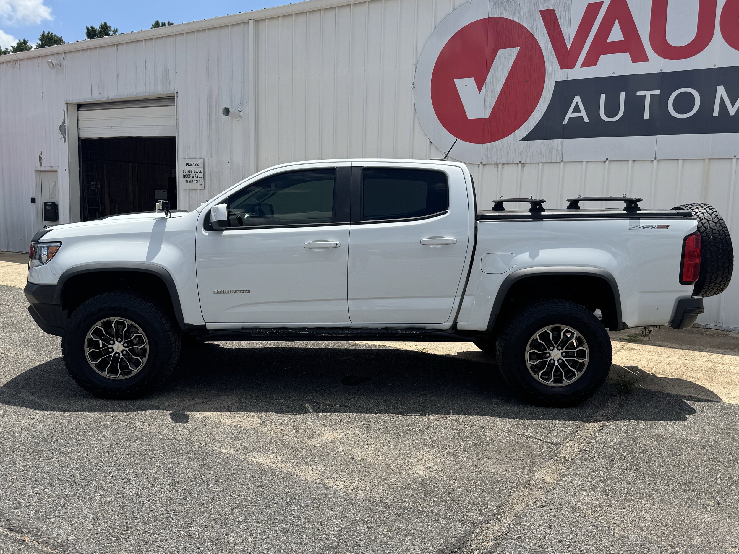 2019 Chevrolet Colorado ZR2 photo 2