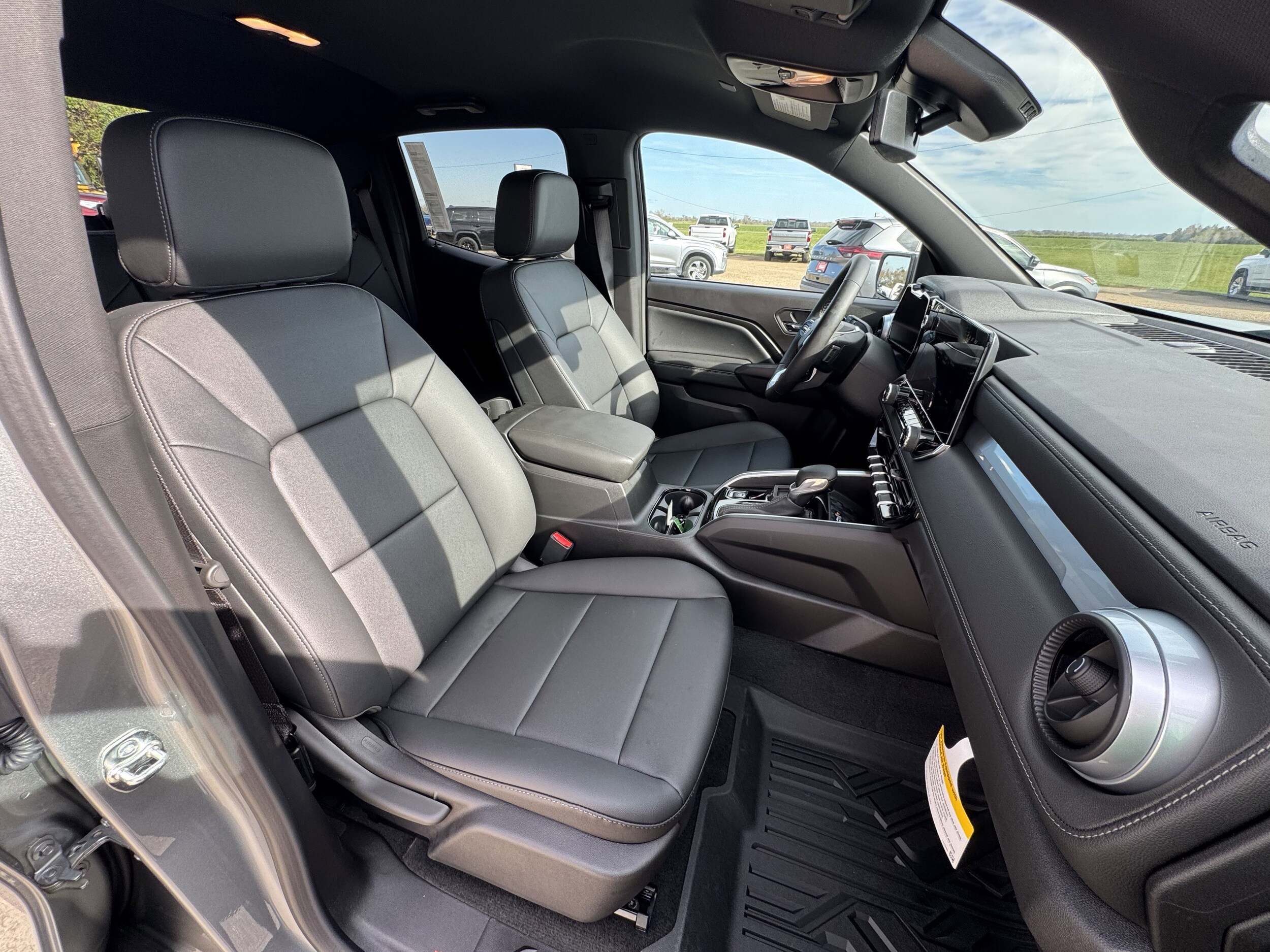 2026 Chevrolet Colorado LT - Photo 19