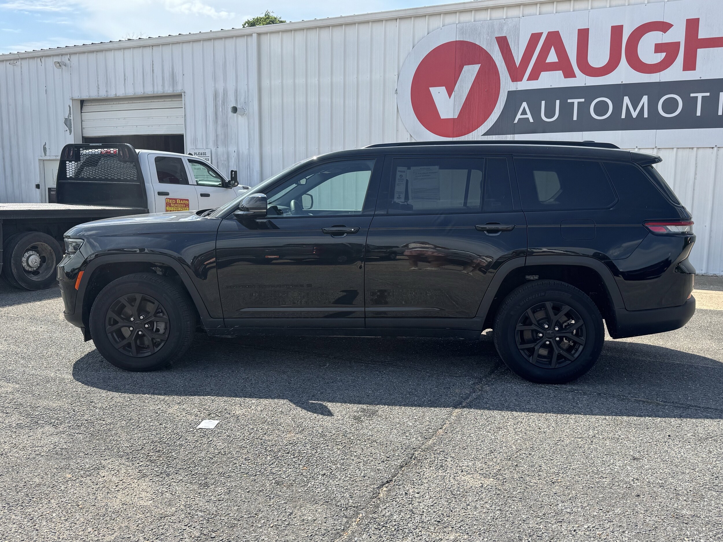 2024 Jeep Grand Cherokee L photo 2