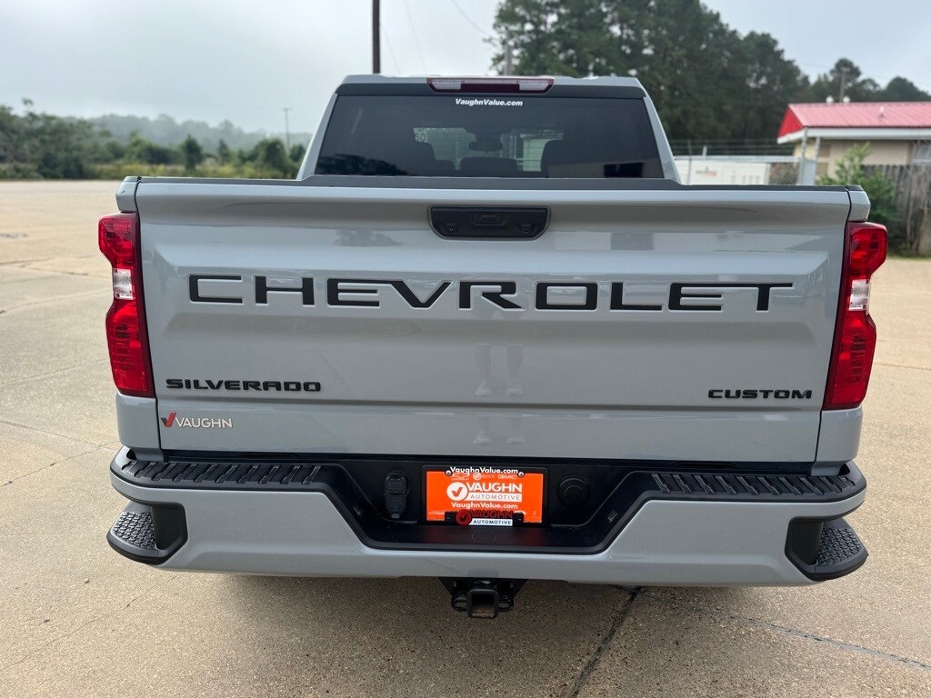 2025 Chevrolet Silverado 1500 Custom photo 3