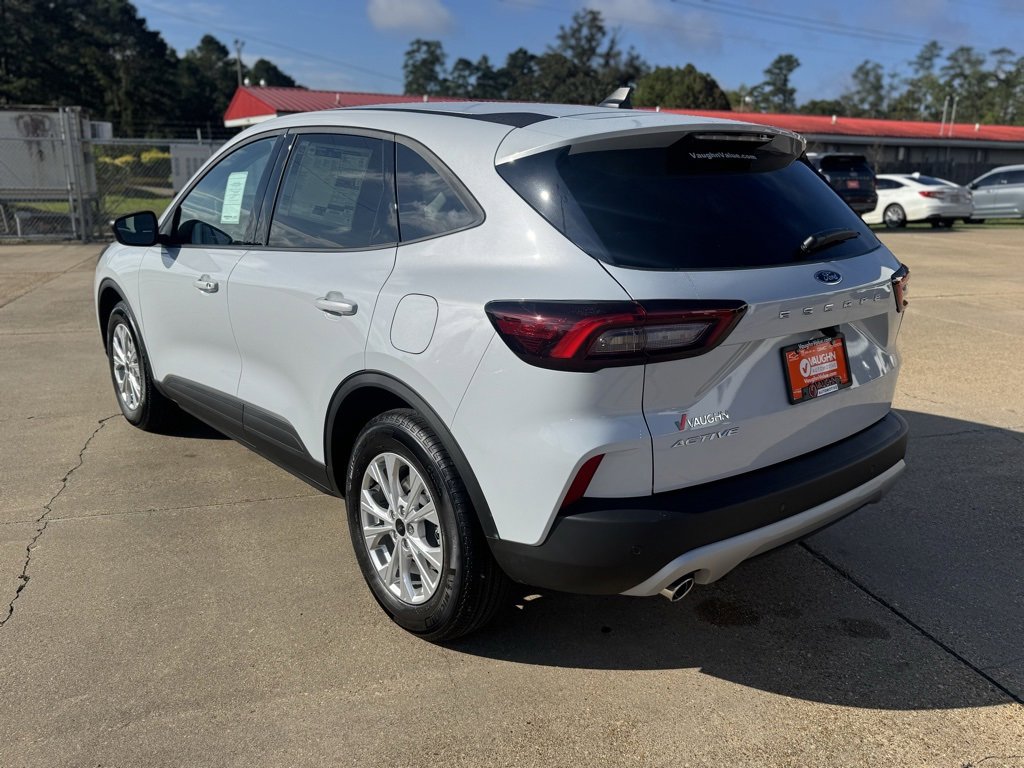 2025 Ford Escape Premium photo 2