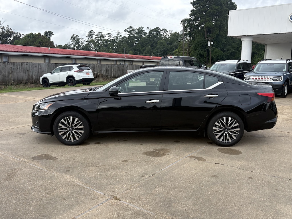 Used 2025 Nissan Altima SV Sedan