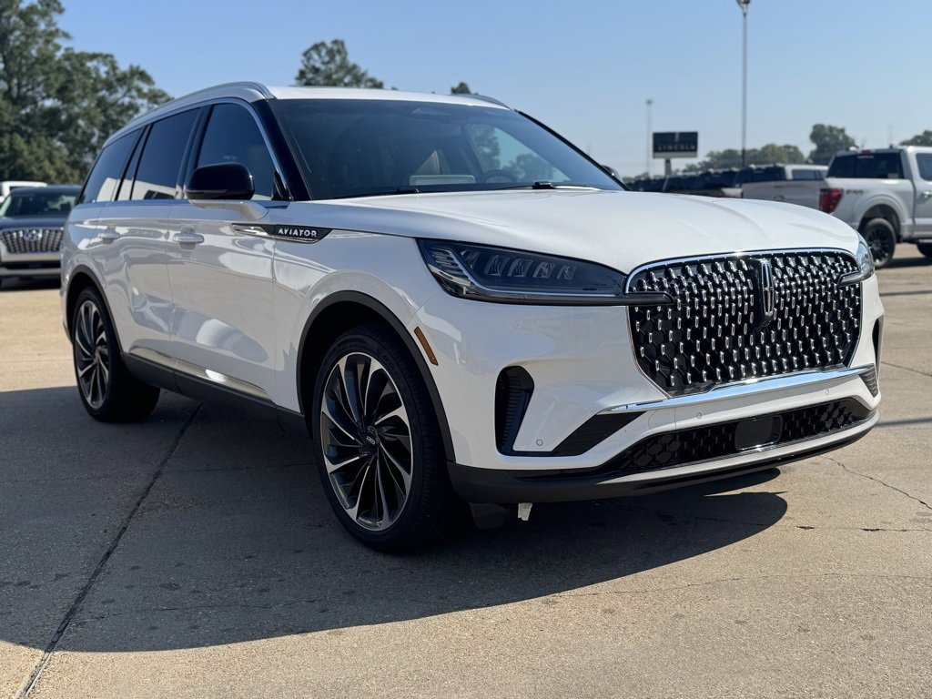 2025 Lincoln Aviator Premium photo 3
