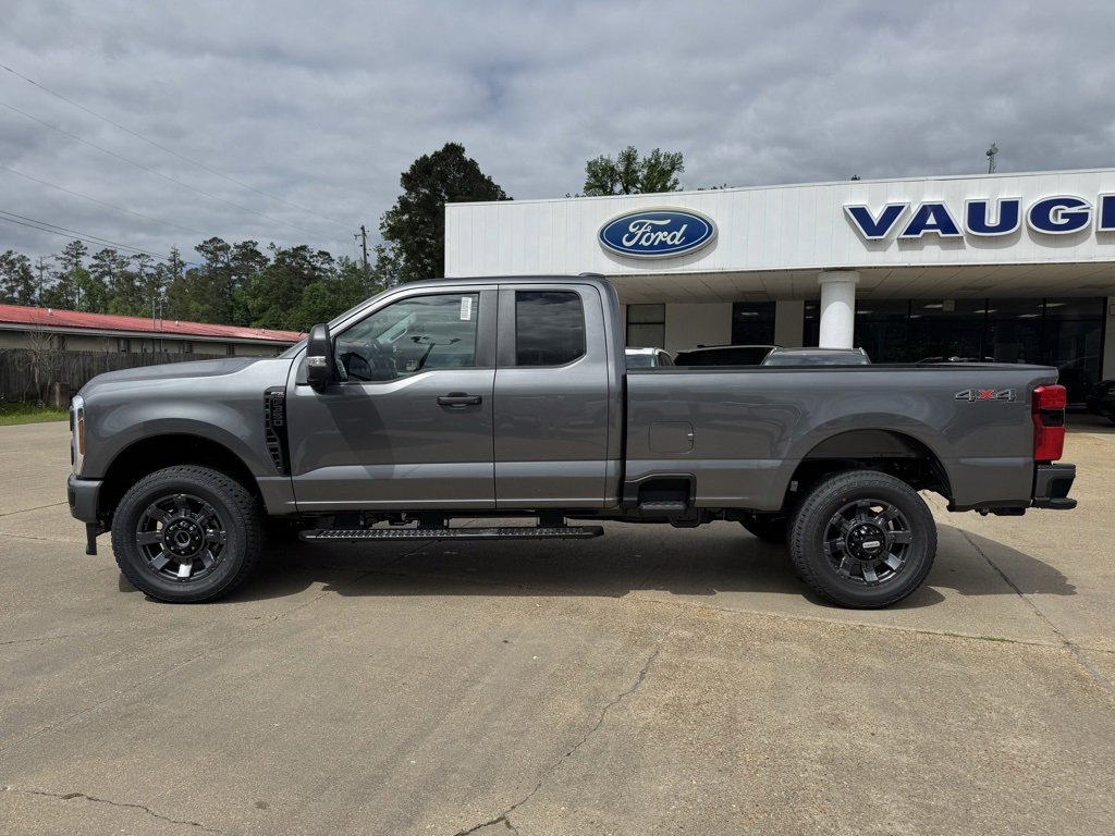 2025 Ford F-350 XL photo 2