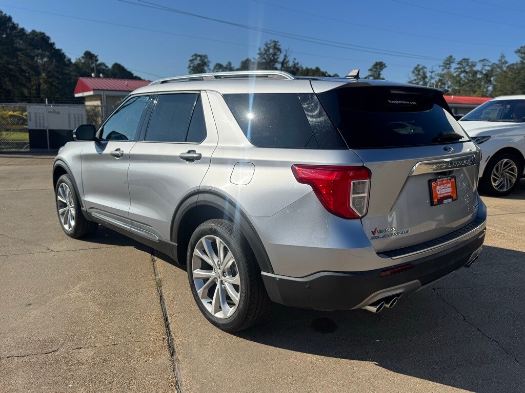 2022 Ford Explorer Platinum photo 2