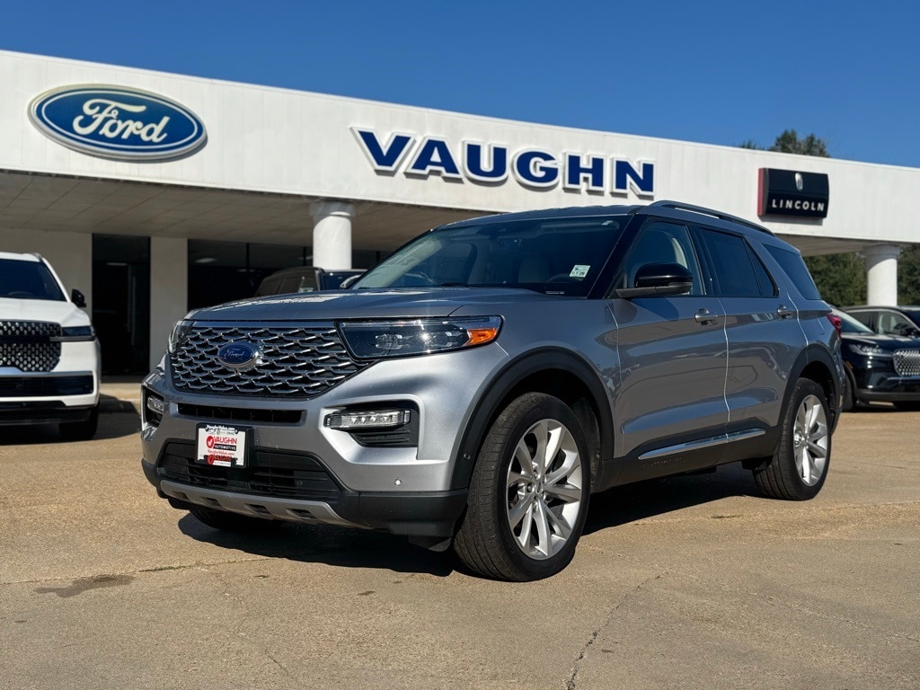 2022 Ford Explorer Platinum's photo