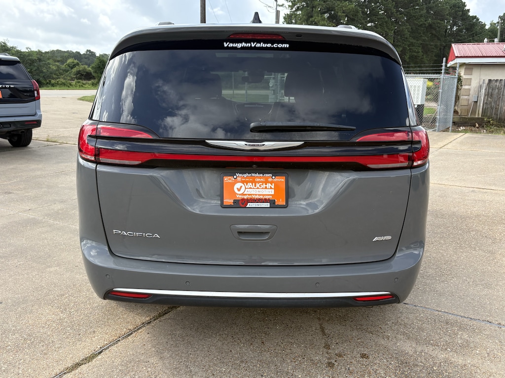Used 2024 Chrysler Pacifica Pinnacle Van Passenger Van