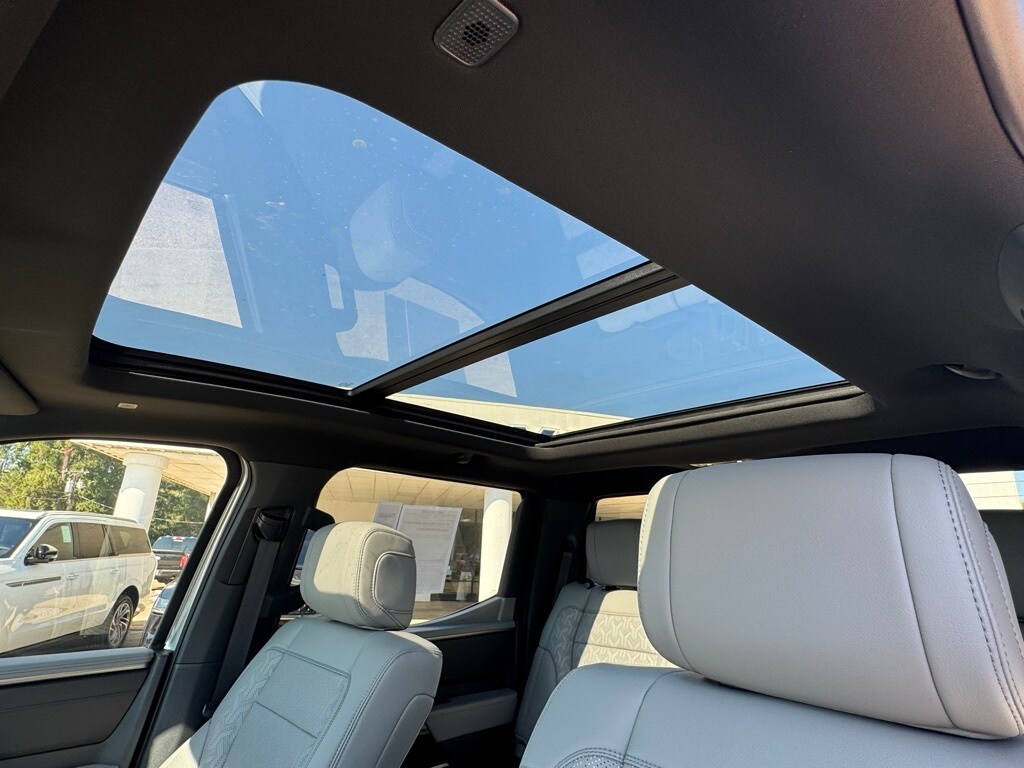 2025 Toyota Tundra Limited photo 3