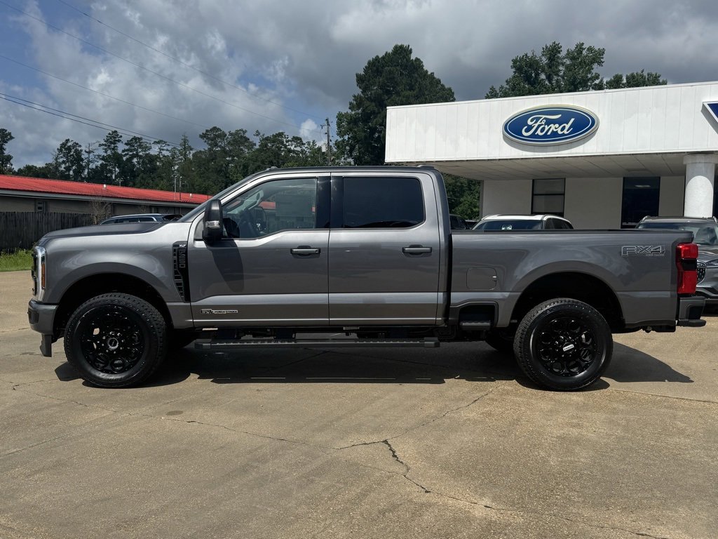2025 Ford F-250 XLT photo 2