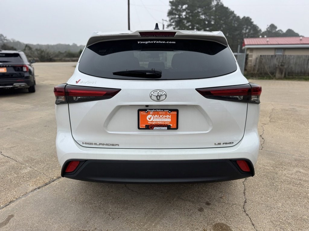 Used 2024 Toyota Highlander LE SUV