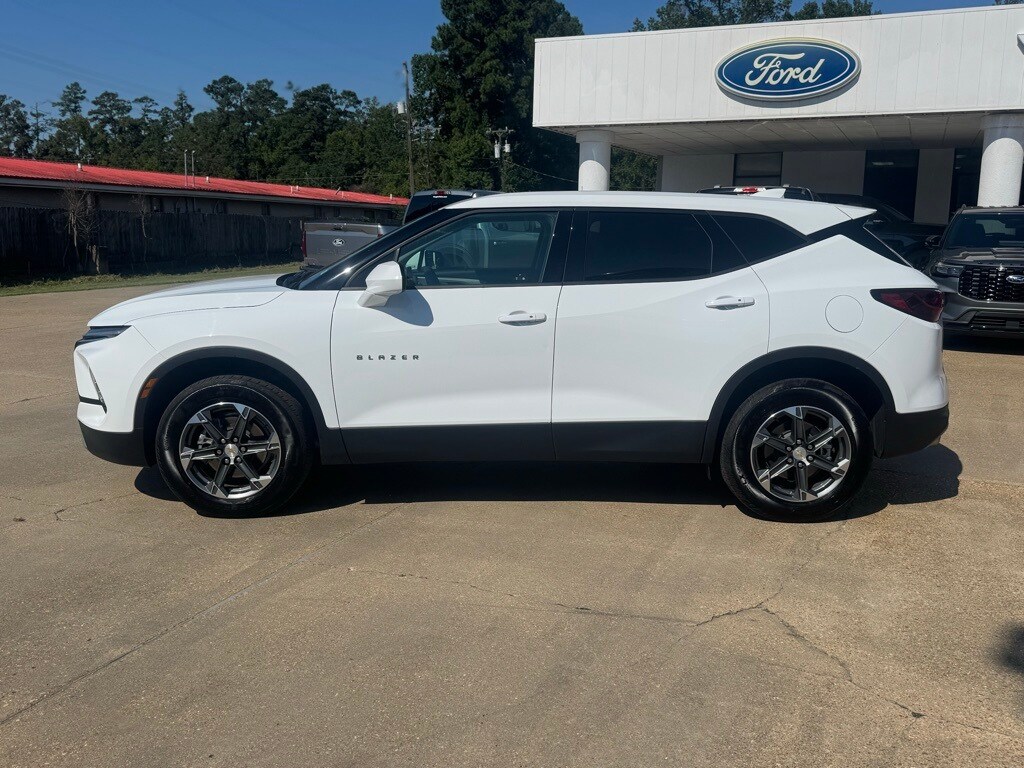 2025 Chevrolet Blazer 2LT photo 2