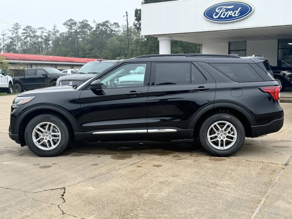 2025 Ford Explorer photo 2