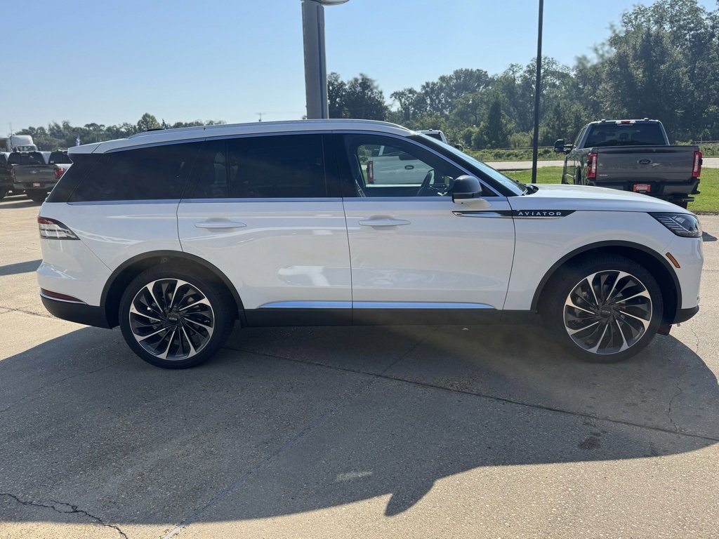 2025 Lincoln Aviator Premium photo 2