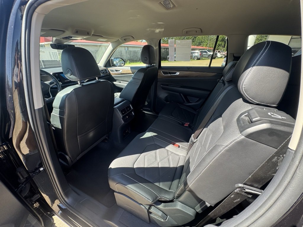 2025 Volkswagen Atlas SE w/Tech - Photo 16