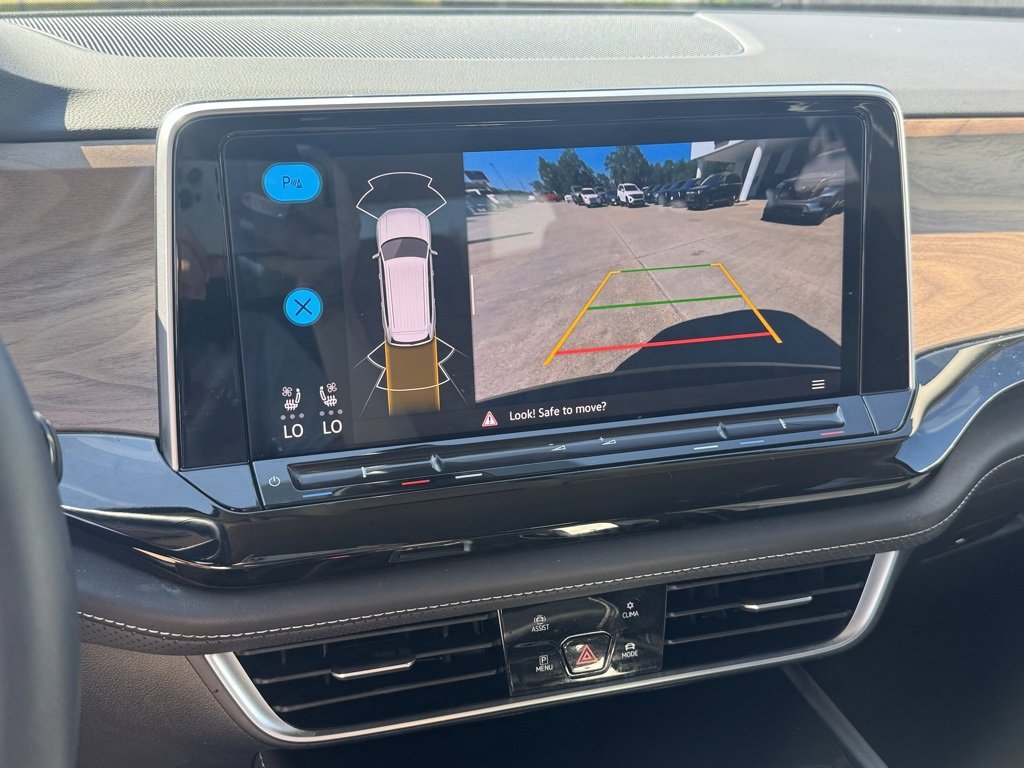 2025 Volkswagen Atlas SE w/Tech - Photo 14