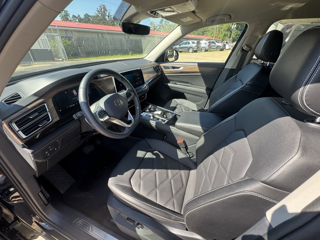 2025 Volkswagen Atlas SE w/Tech - Photo 10