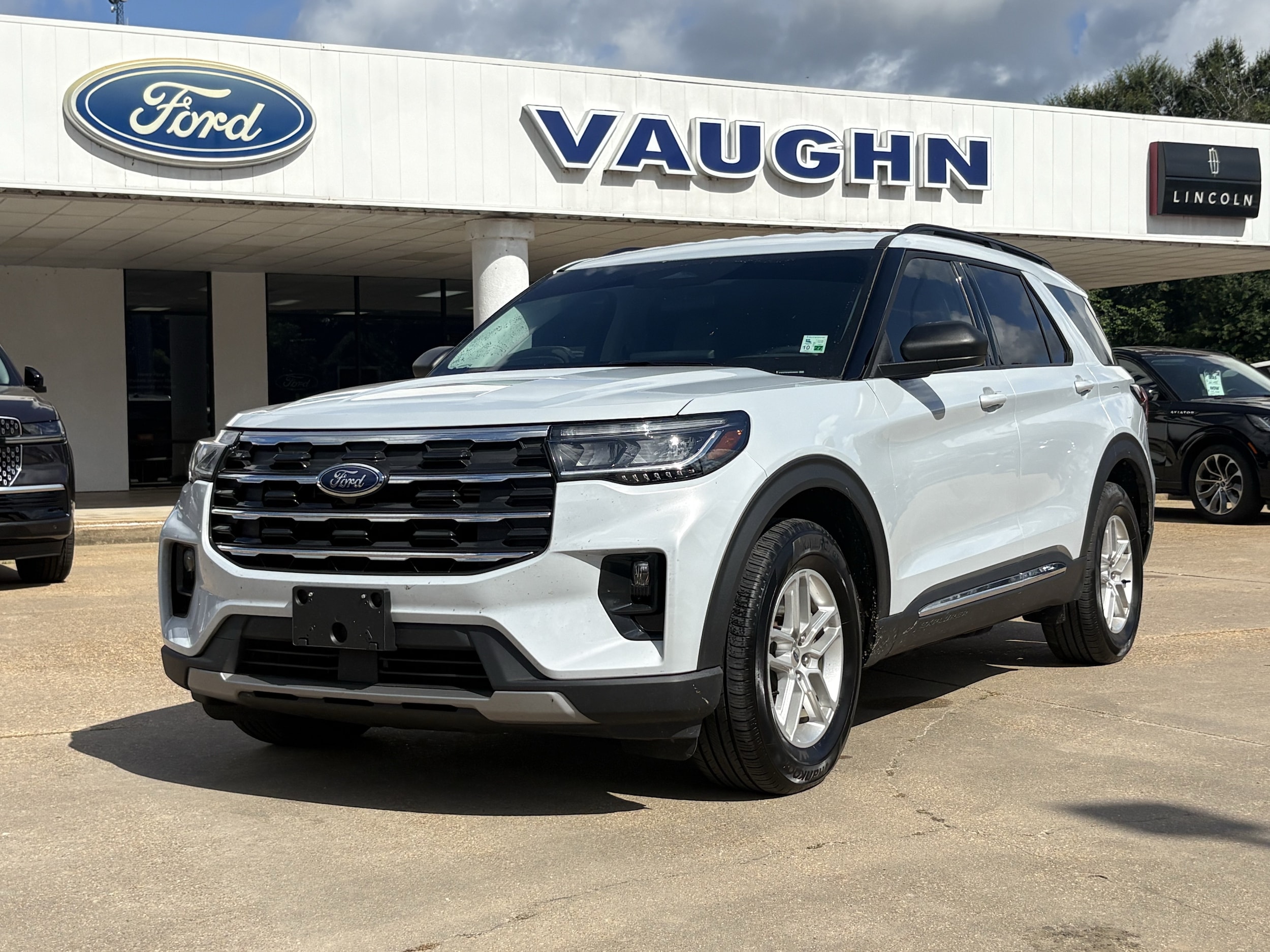 2025 Ford Explorer Active RWD (PL535)'s photo