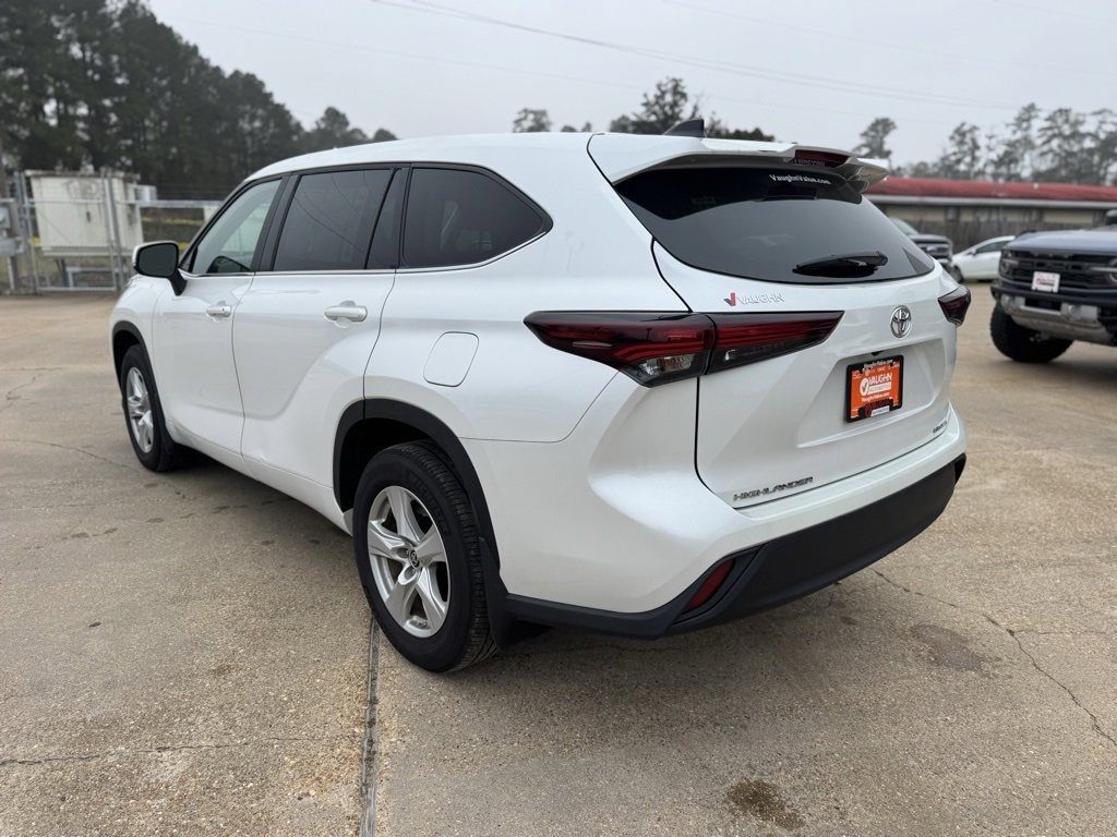 Used 2024 Toyota Highlander LE SUV