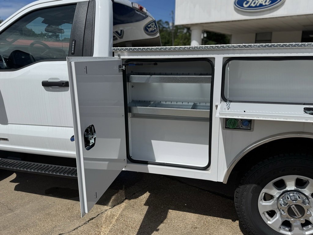 2024 Ford F-350 XLT photo 3