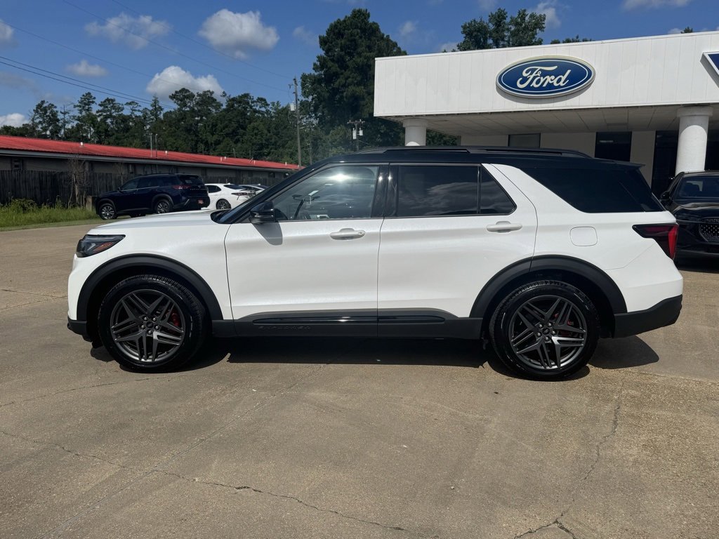 2025 Ford Explorer ST photo 2