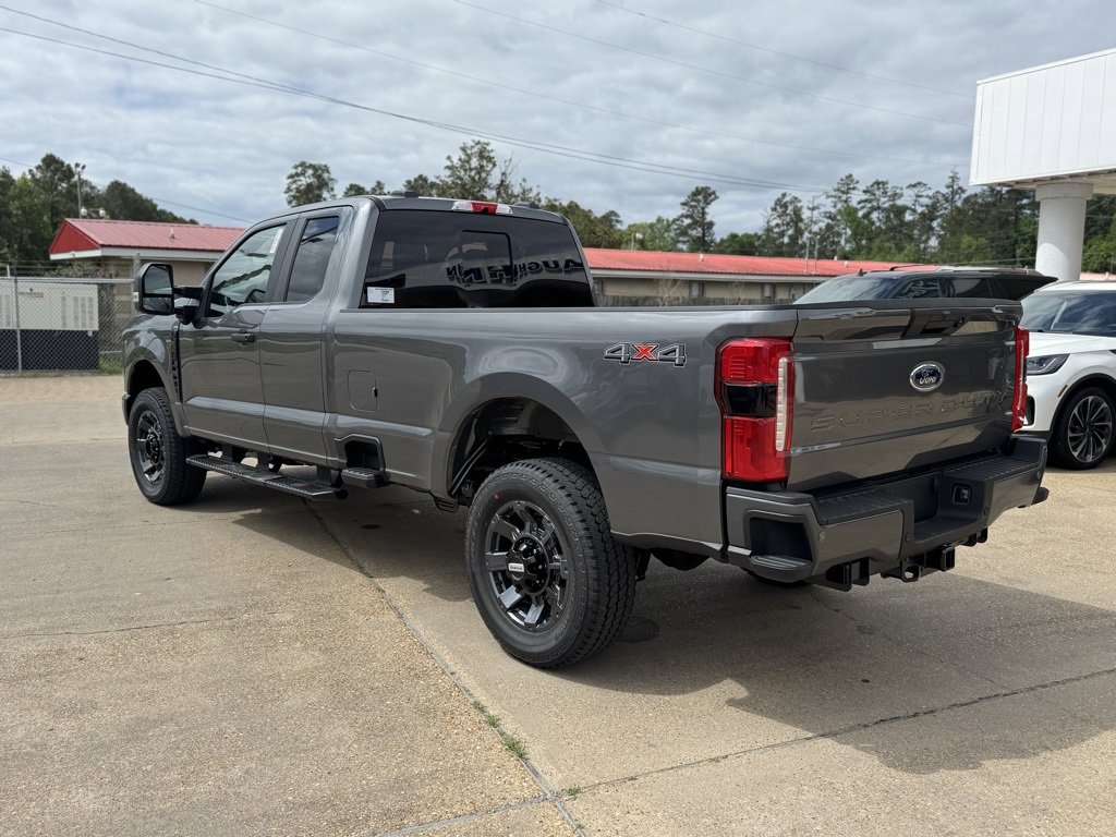 2025 Ford F-350 XL photo 3