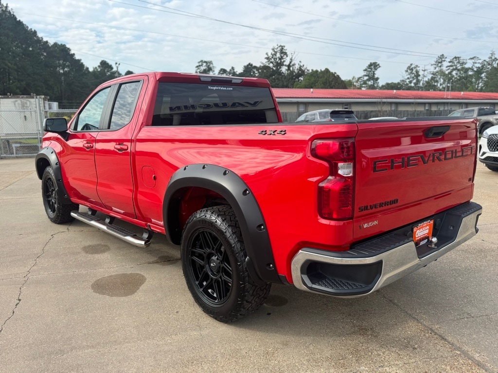2020 Chevrolet Silverado 1500 LT photo 3