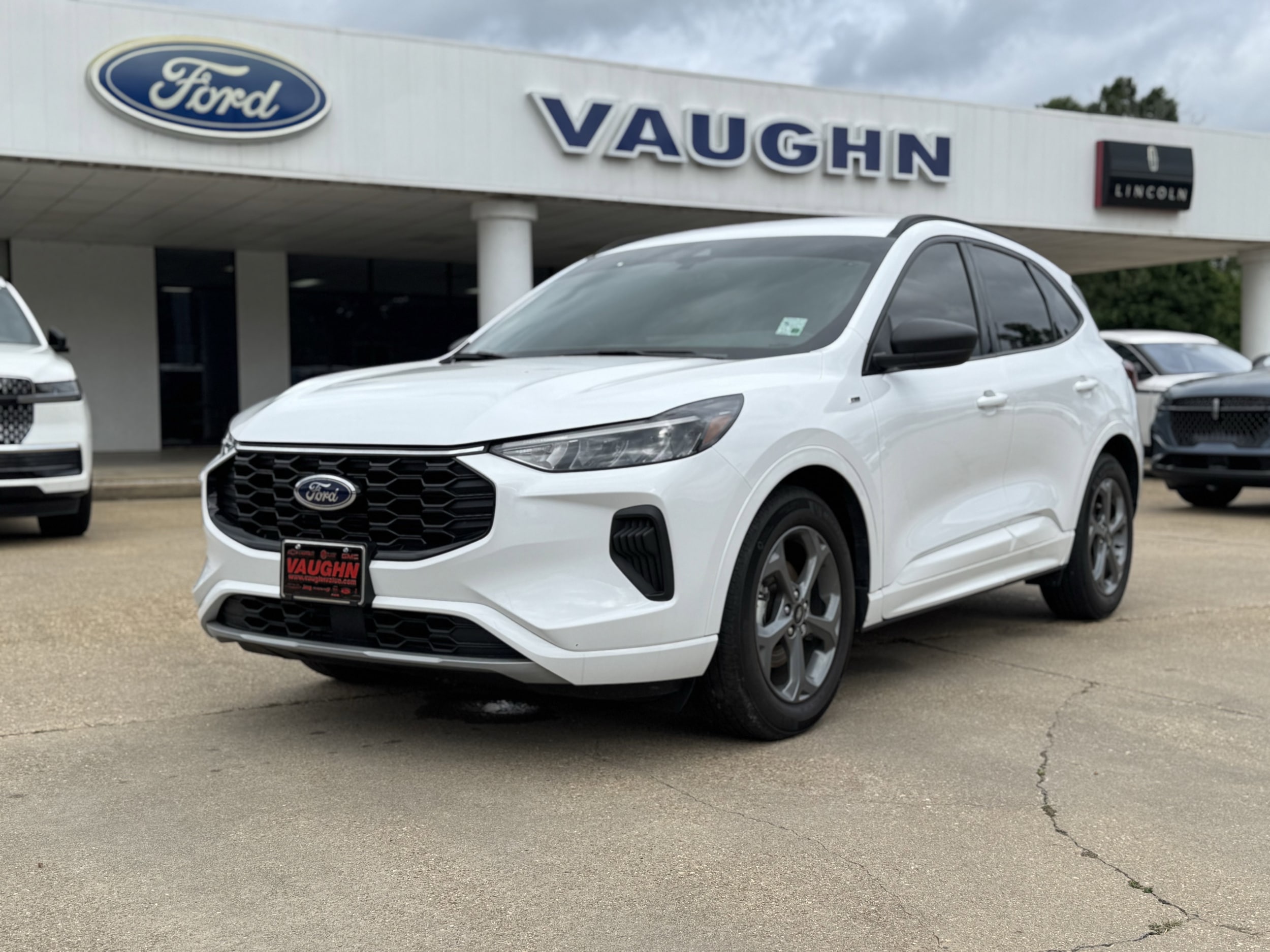 2023 Ford Escape ST-Line FWD's photo