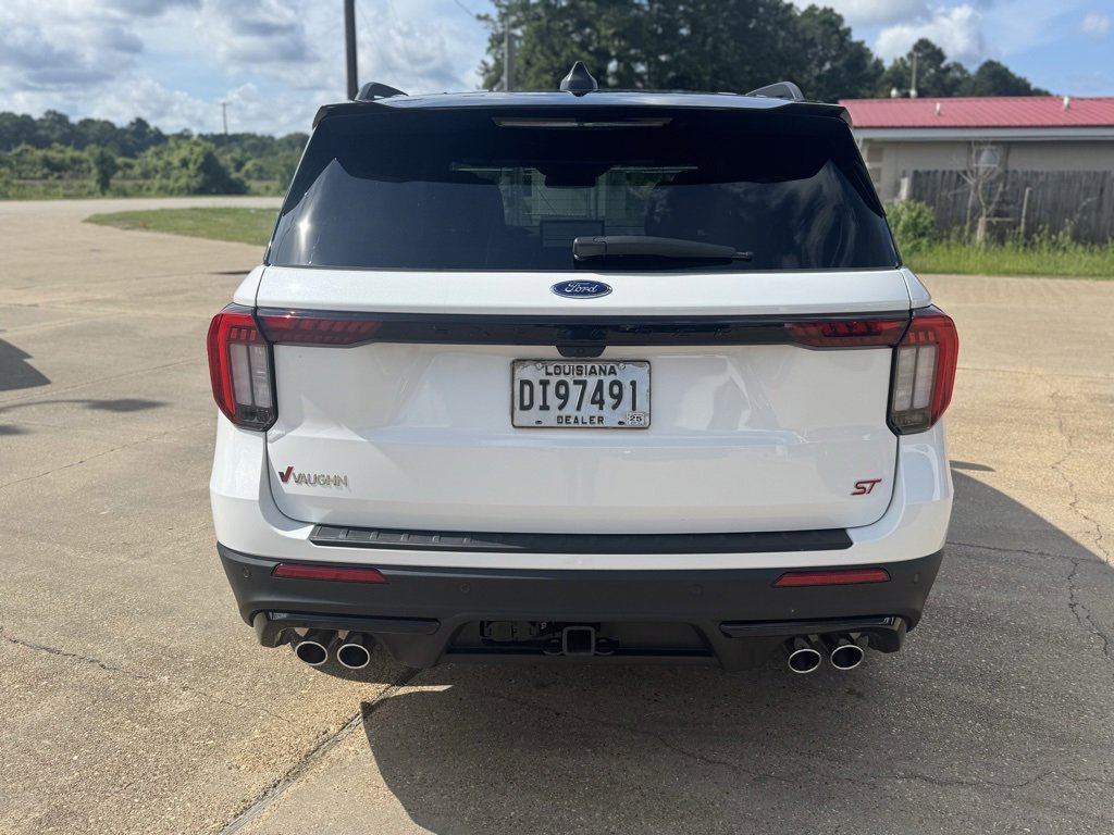 2025 Ford Explorer ST photo 4