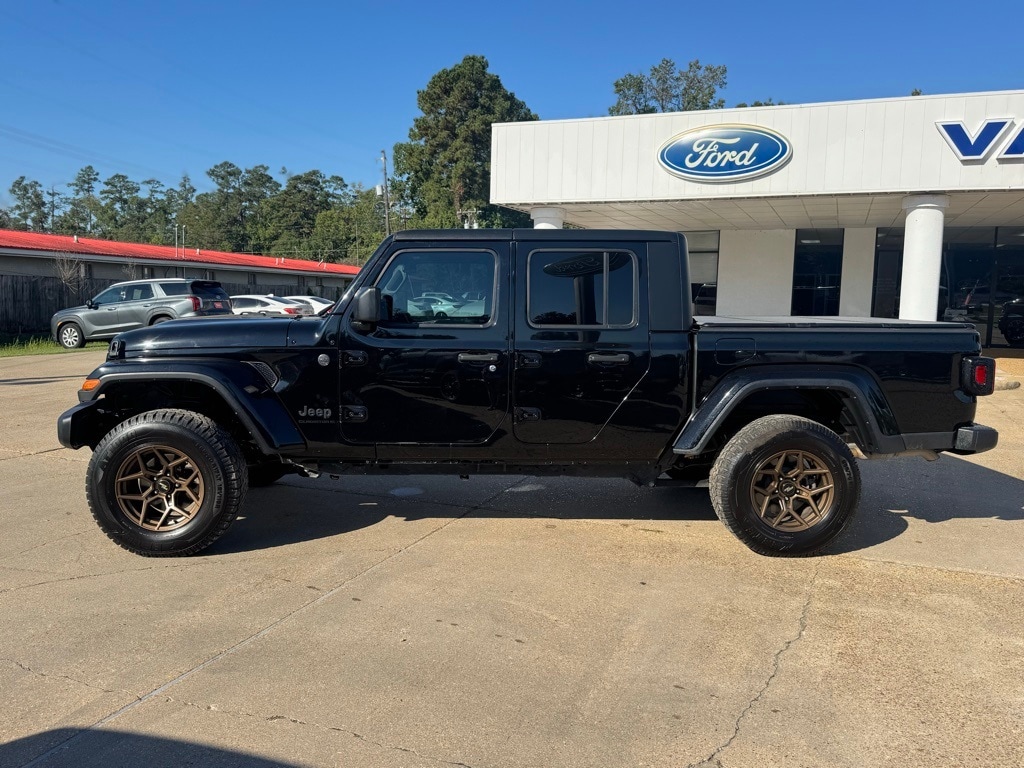 Used 2023 Jeep Gladiator Sport Truck Crew Cab