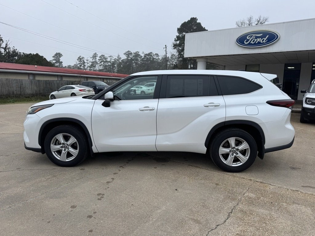 Used 2024 Toyota Highlander LE SUV