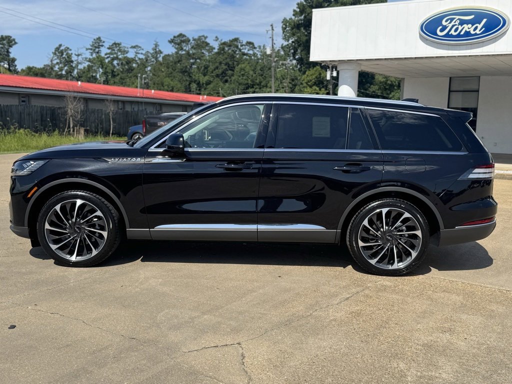 2025 Lincoln Aviator Reserve photo 2