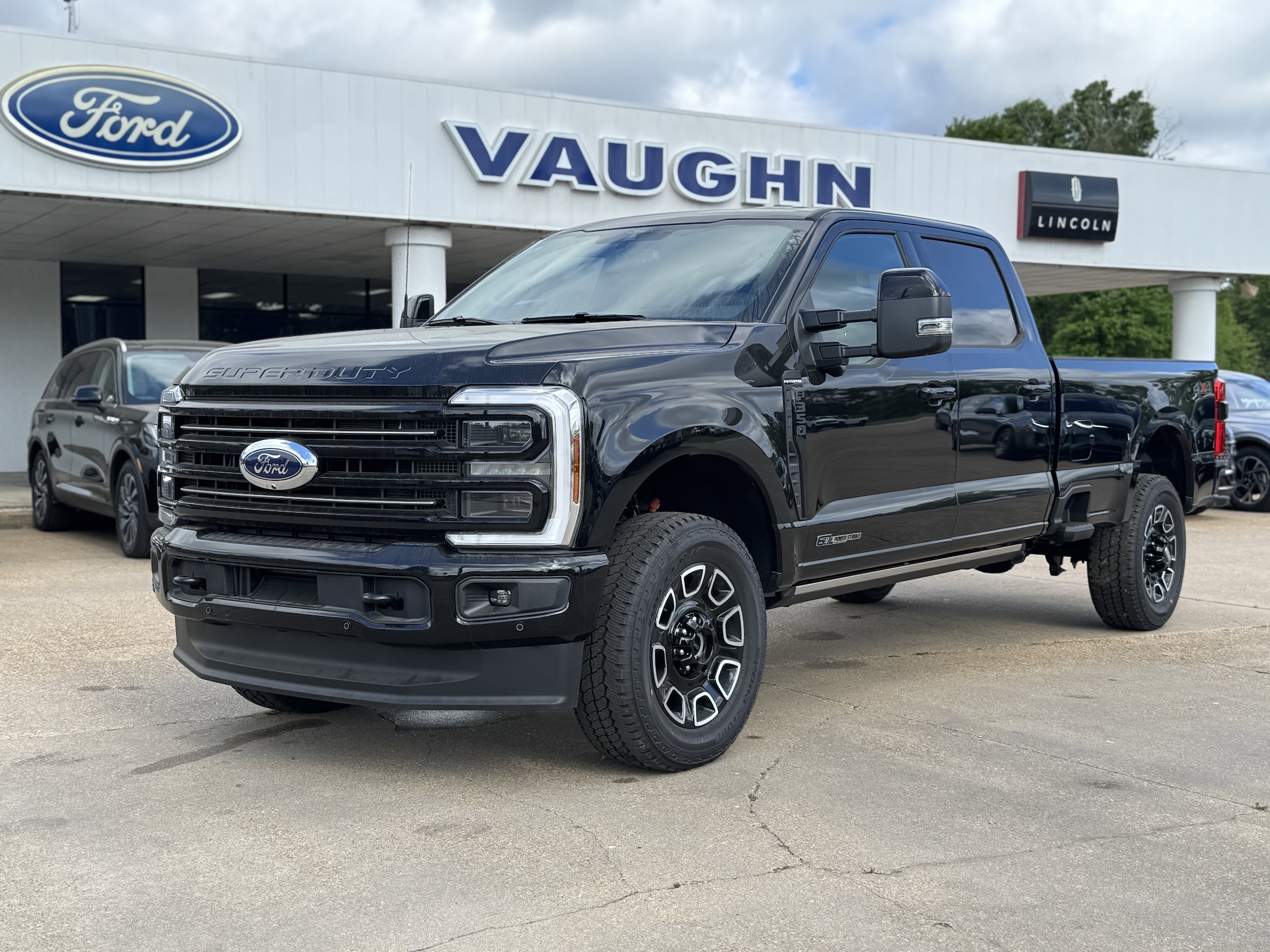 2026 Ford F-350 Platinum 4x4 Crew Cab 8' Box SRW's photo