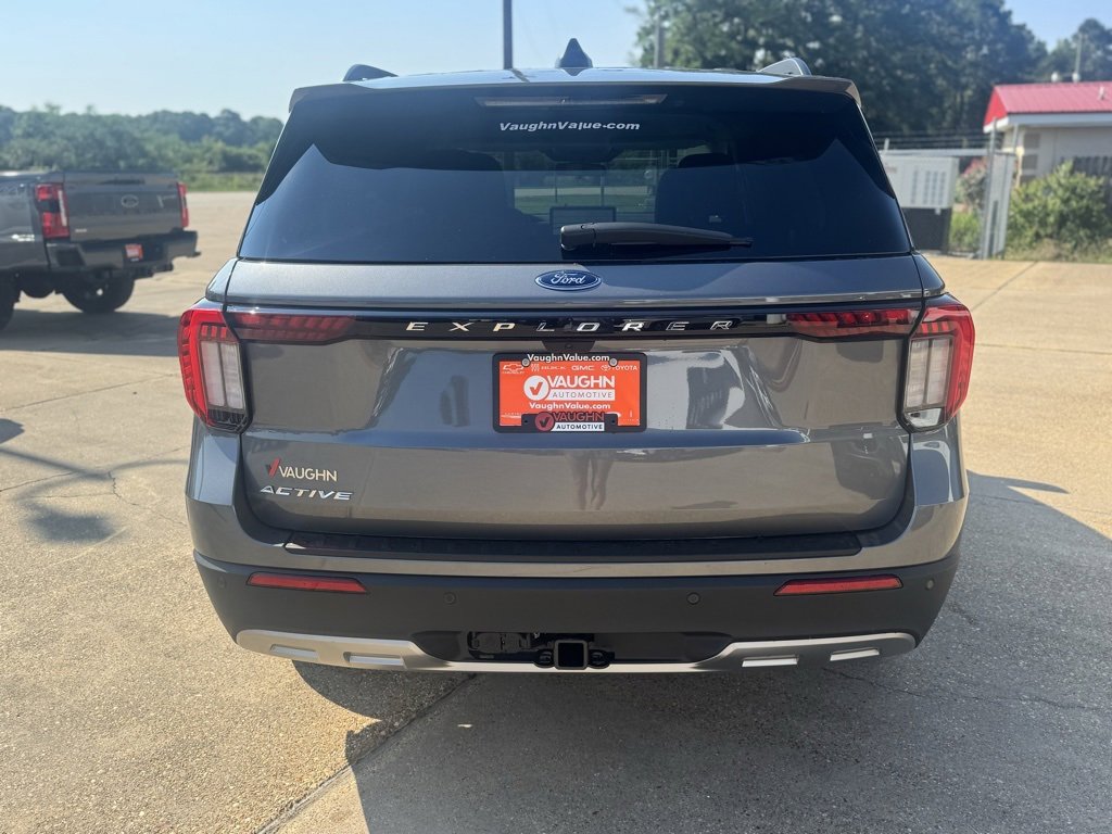 2025 Ford Explorer photo 4