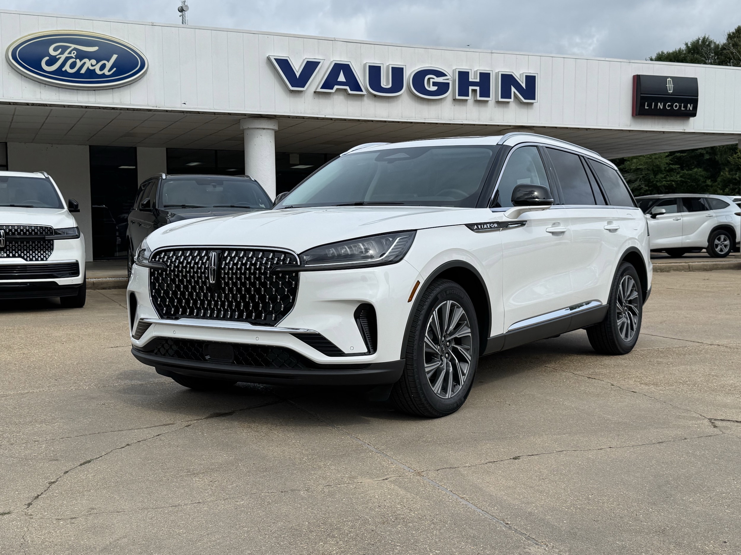 2026 Lincoln Aviator Premiere RWD's photo