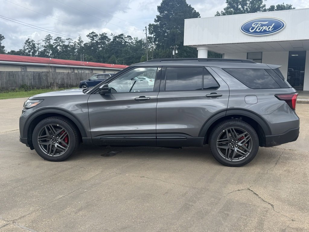 2025 Ford Explorer ST photo 2