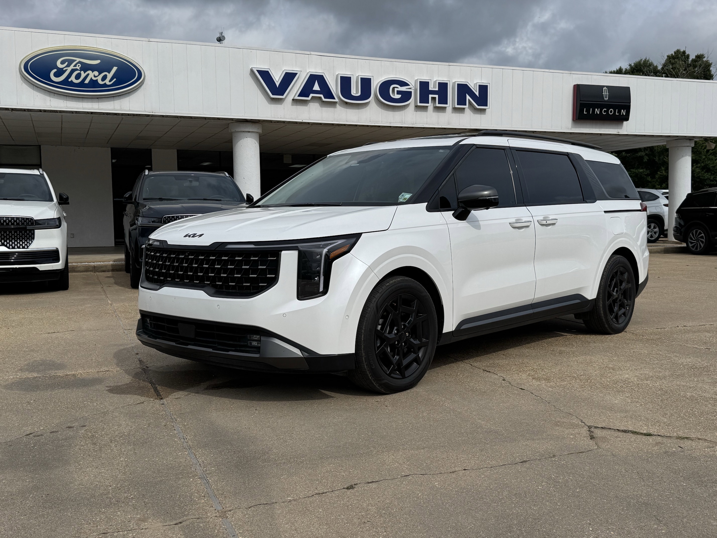 2025 Kia Sedona SX's photo