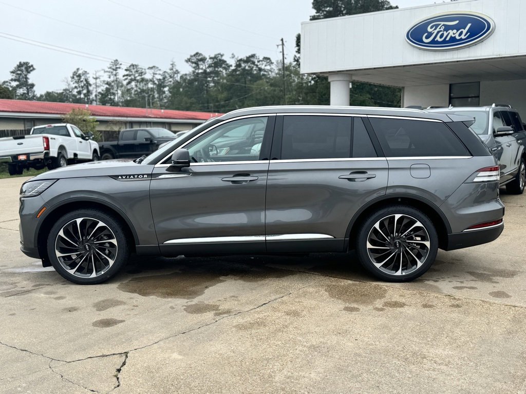 2025 Lincoln Aviator Reserve photo 2
