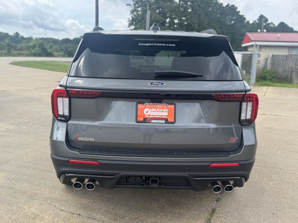2025 Ford Explorer ST photo 4