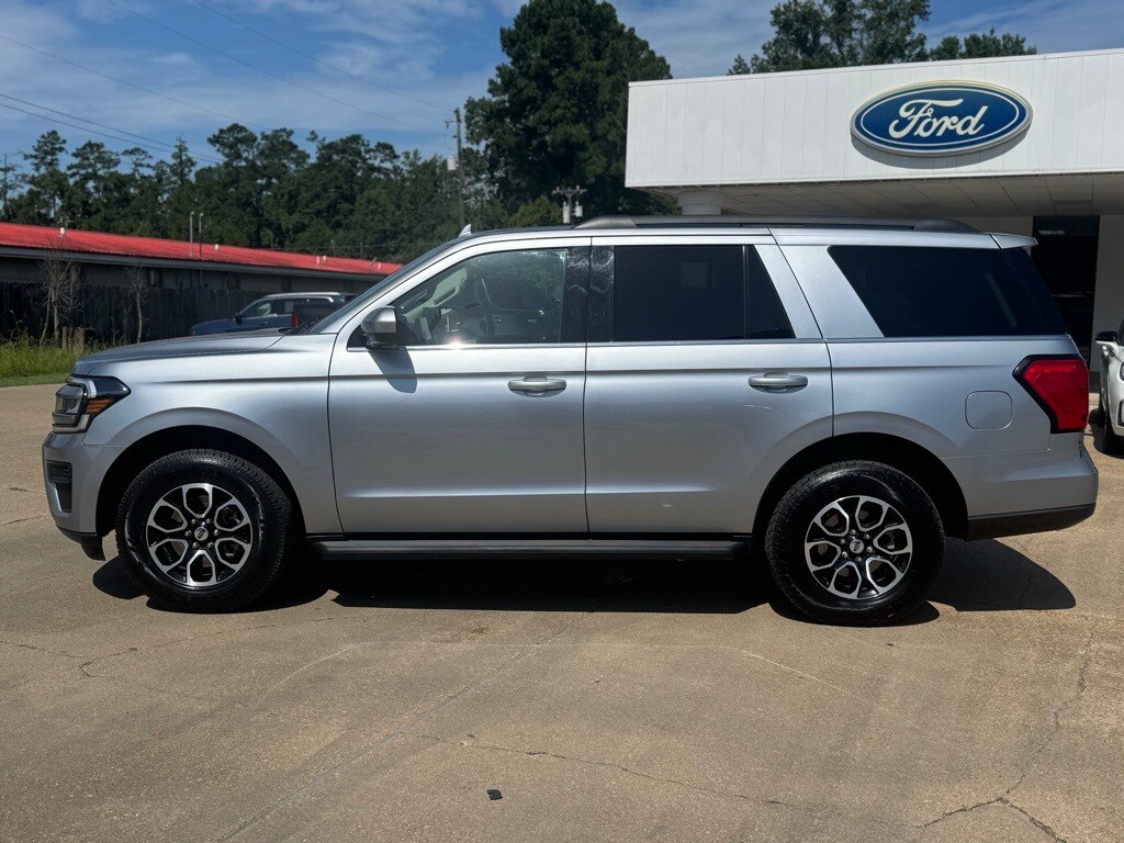 2024 Ford Expedition XLT photo 2