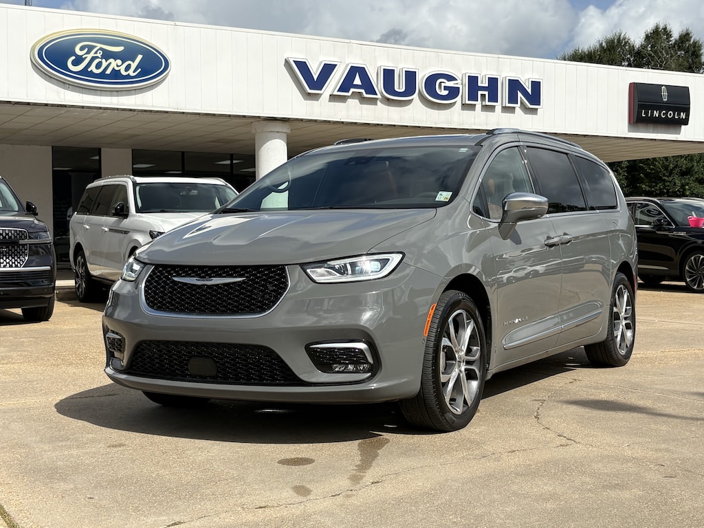 Used 2024 Chrysler Pacifica Pinnacle Van Passenger Van