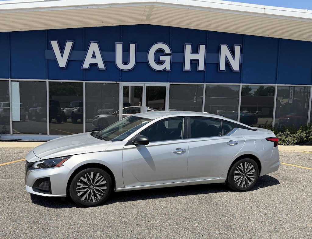Used 2025 Nissan Altima SV Sedan