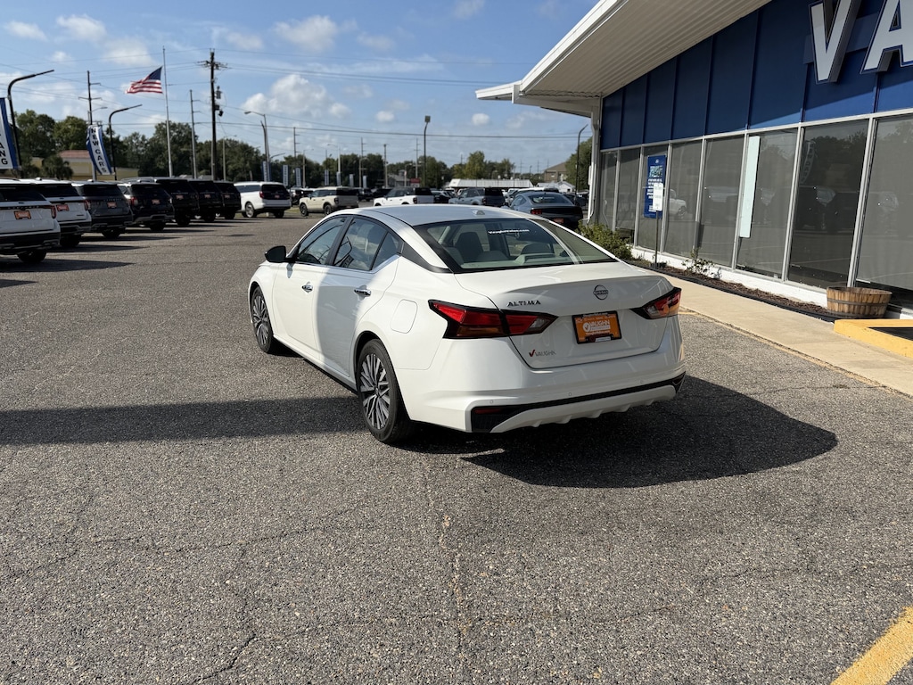Used 2025 Nissan Altima SV Sedan