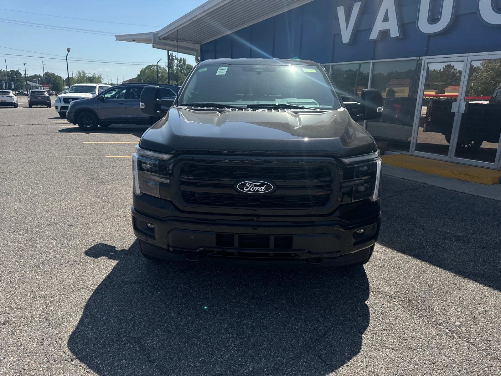 2025 Ford F-150 Lariat photo 2