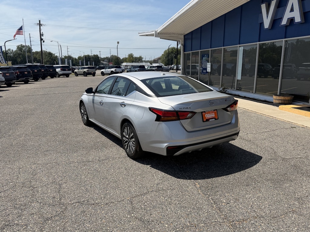 Used 2025 Nissan Altima SV Sedan