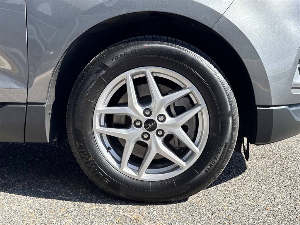 2024 Ford Edge SEL photo 3