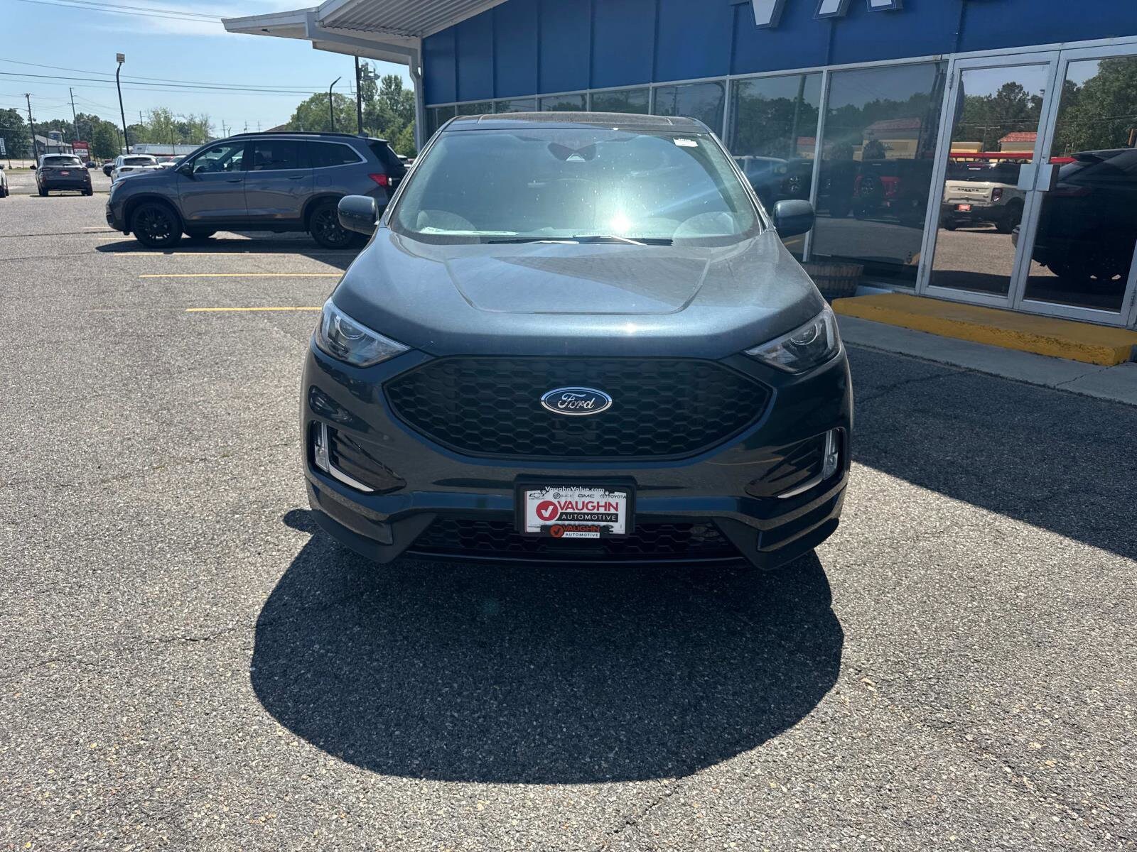 2024 Ford Edge ST photo 2