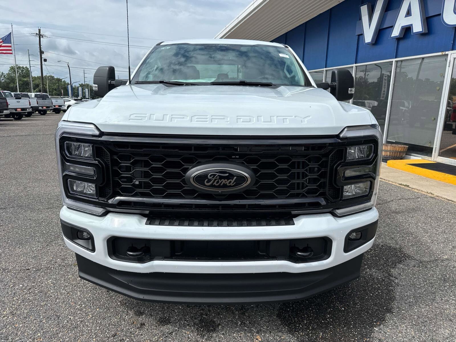 2025 Ford F-250 XLT photo 2