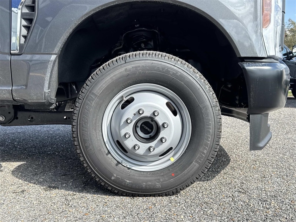 New 2026 Ford F-350SD XL Truck Crew Cab