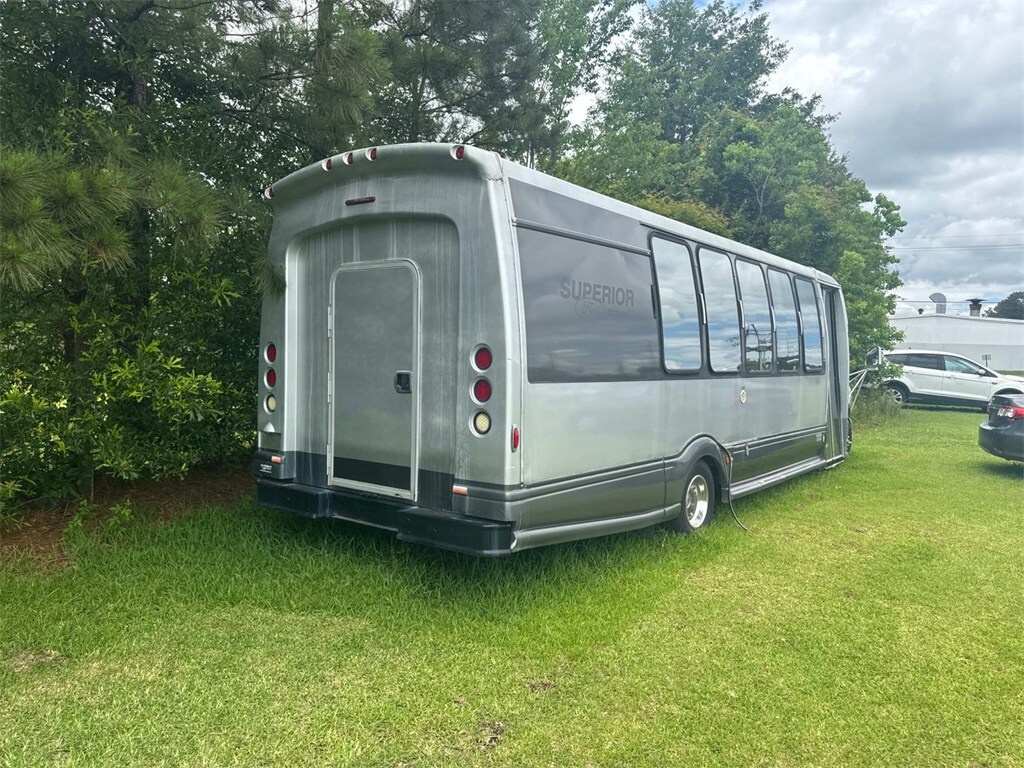 2003 Ford E-450 Cutaway photo 4