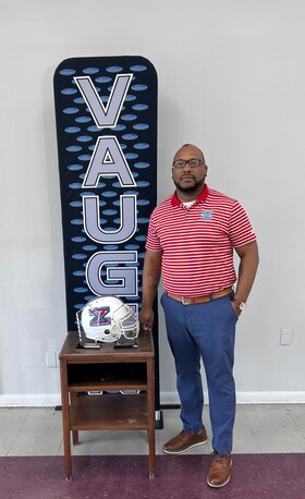 Staff member Willie Bell from ID_46bc71c4a940